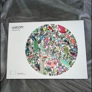 Wacom Intuos Pro tablet and pen
